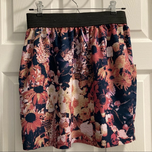 UP Floral Mini-skirt - Picture 2 of 4